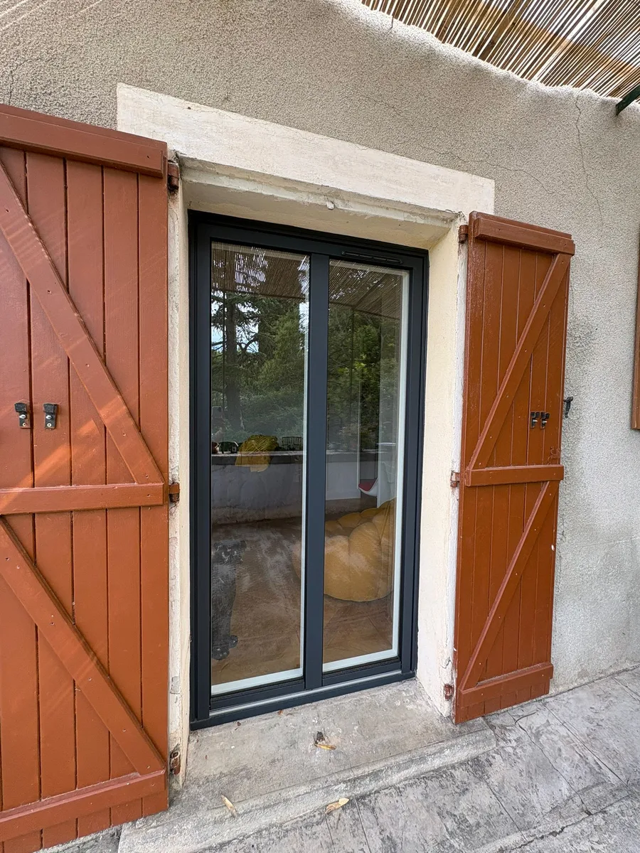 Nîmes - Fenêtres aluminium bicolores et menuiserie cintrée sur mesure - Photo 11
