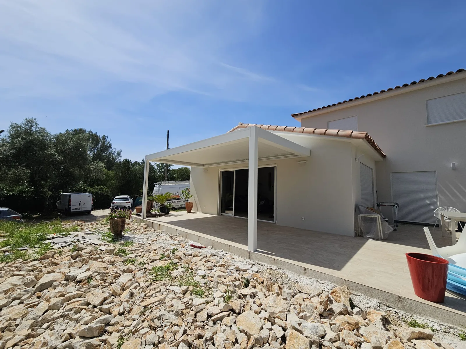 NÎMES - Installation d'une pergola bioclimatique Brustor avec screen intégré - Photo 9