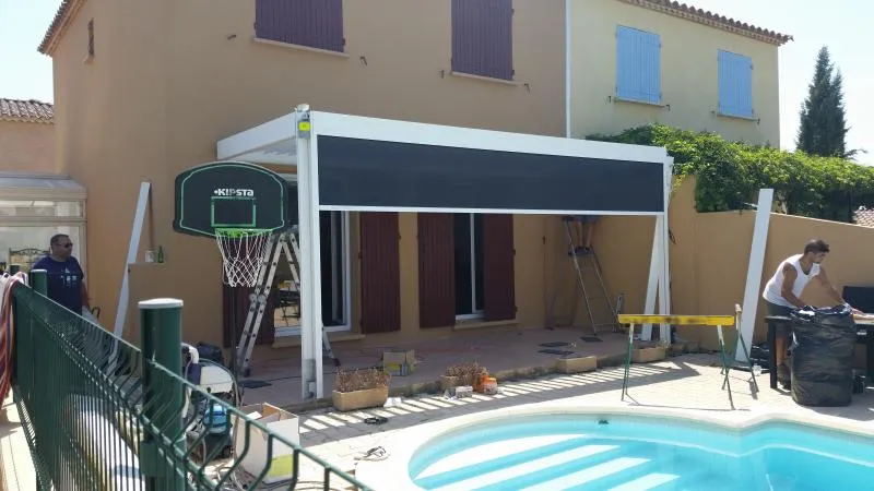 Pose d'une pergola bioclimatique à Saint-Chaptes - Photo 3