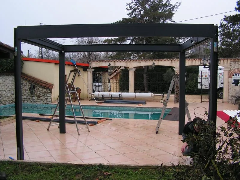 Salindres - 30340 - Pose d'une pergola bioclimatique - Photo 2