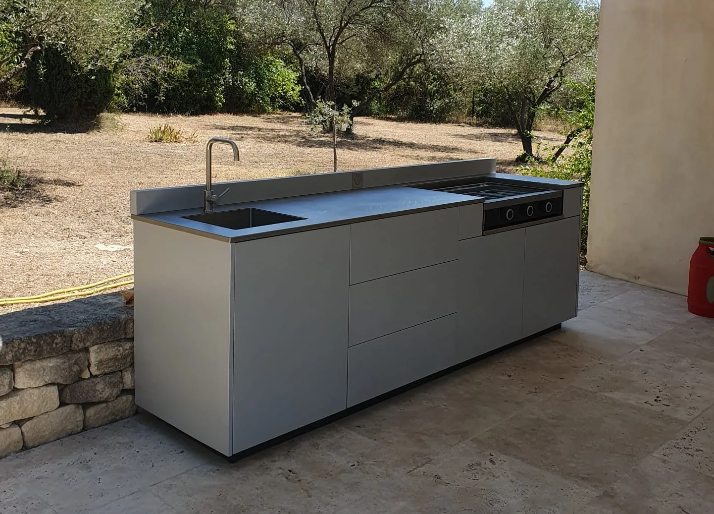 Sommieres - Installation d'une cuisine extérieure sur mesure