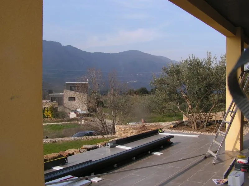 Pose d'une pergola bioclimatique à Uzès - Photo 2