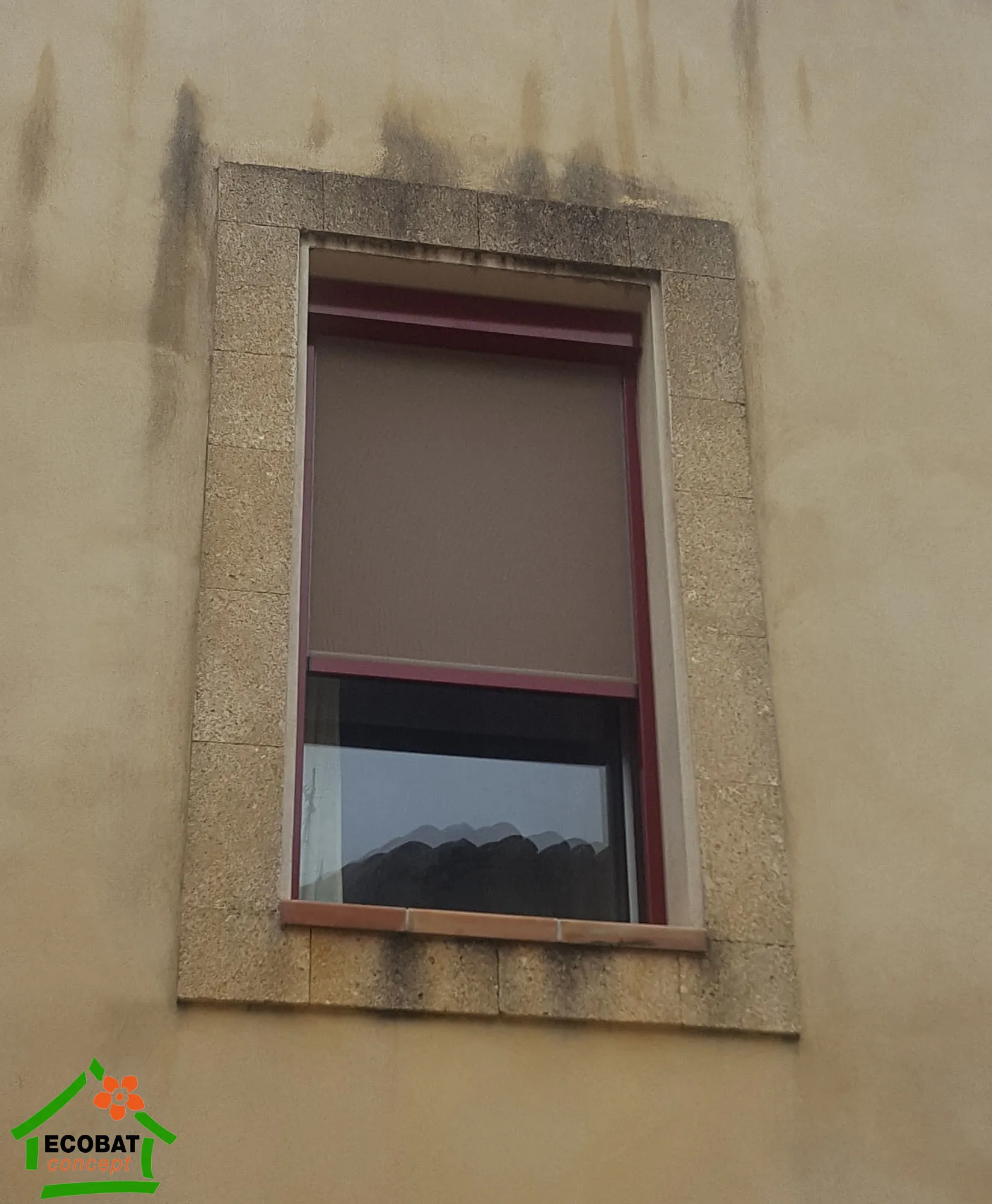 Pose d'un screen ZIP solaire et moustiquaire RAL 3004 à Vauvert - Photo 3