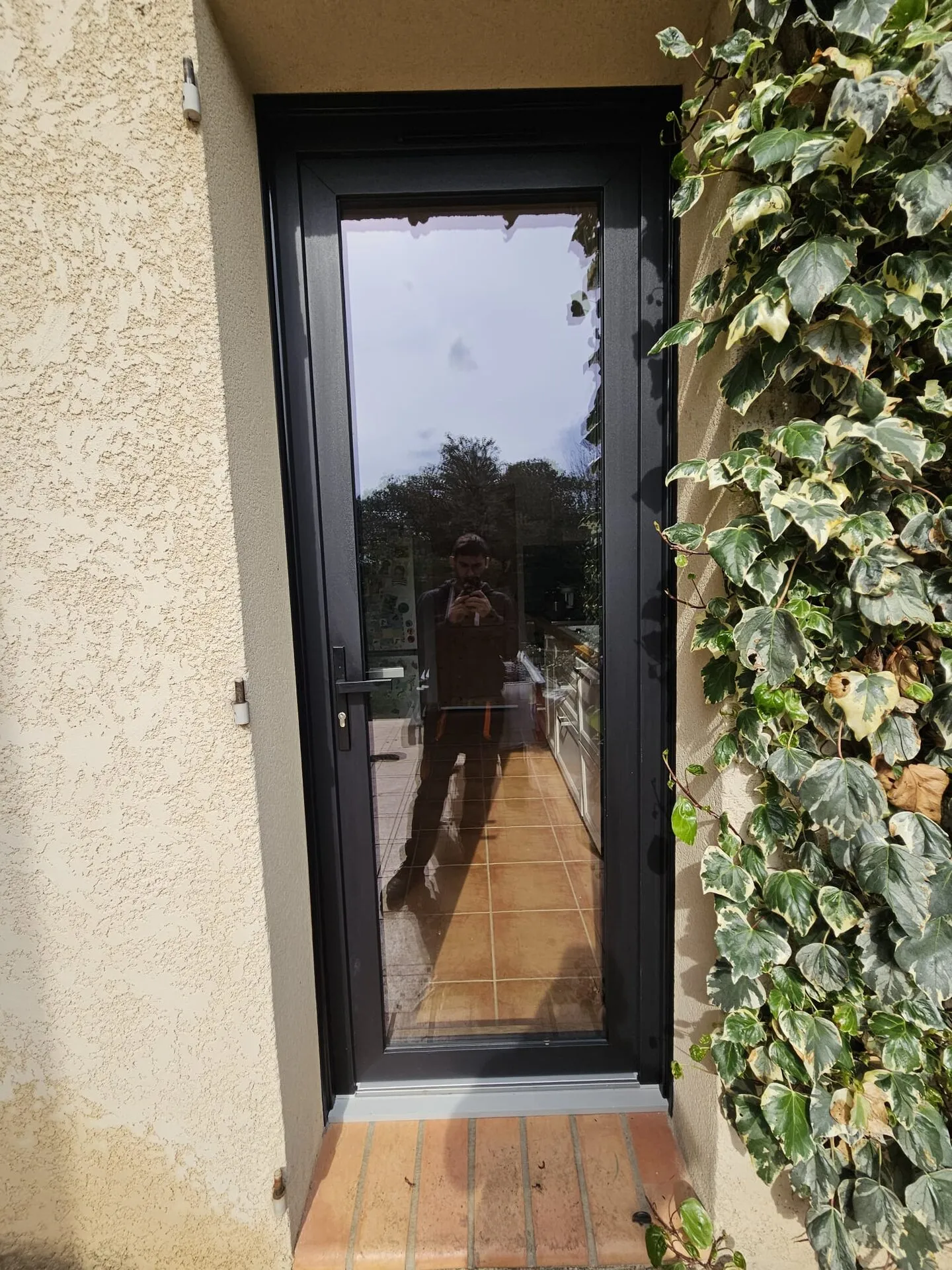 Pose de menuiseries PVC bi-couleur Woodtech à Uzès - Photo 2
