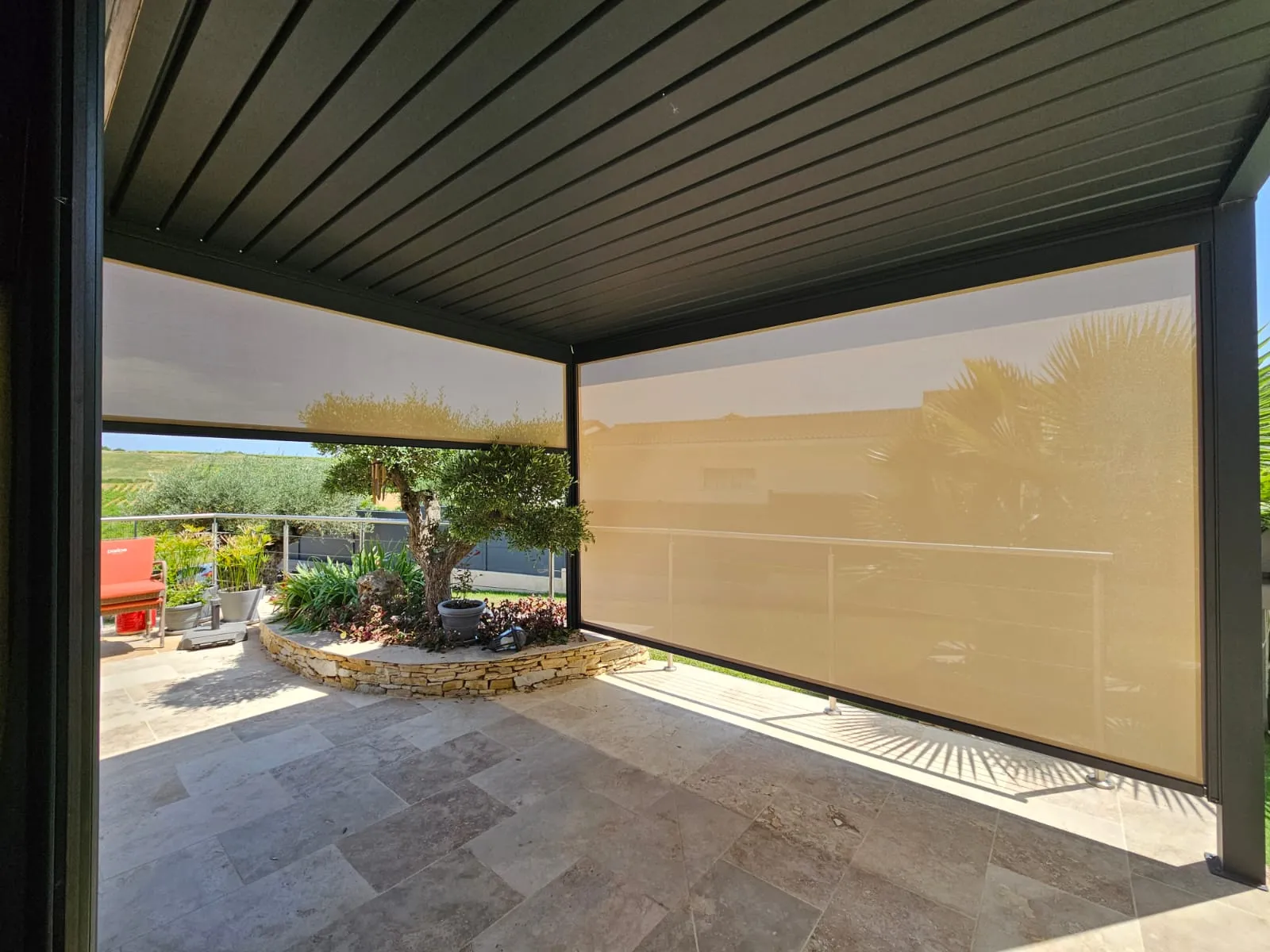 Installation de stores screen ZIP motorisés à Saint-Maurice-de-Cazevieille – Confort solaire et discrétion assurés - Photo 2